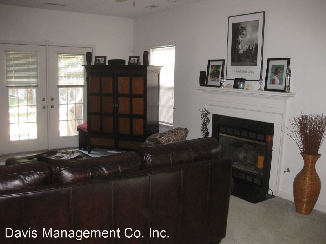Building Photo - 3 br, 2.5 bath House - 819 E. Willow Point...