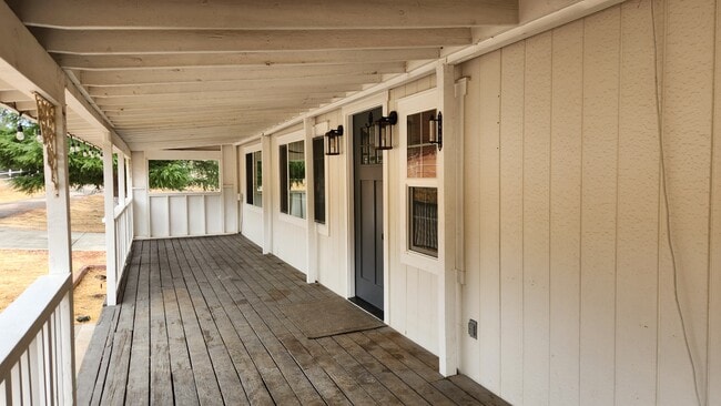 Building Photo - 18400 Pellisier Rd
