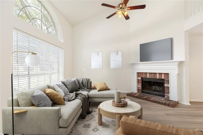 Foto del edificio - 9410 Calwood Cir