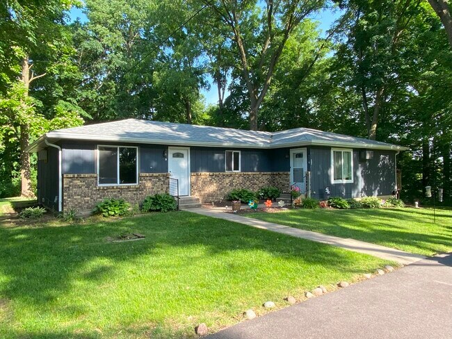 Foto del edificio - 511 Madison Ct