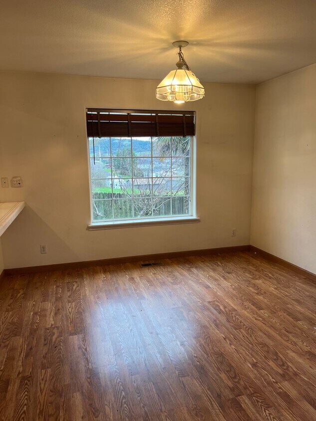 Foto del edificio - Green area 3 Bedroom 2 Bath with Garage