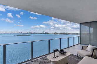 Building Photo - 700 NE 24th St