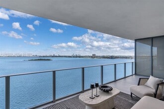 Building Photo - 700 NE 24th St