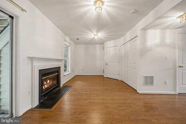 Building Photo - 25251 Dunvegan Square