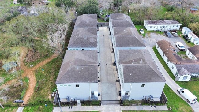 Building Photo - 6027 Cypress St