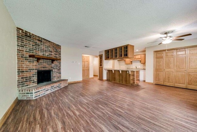 Family Room and Kitchen - 448 Park Center Blvd