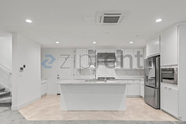 Foto del edificio - 1107 Lorenzini Lp