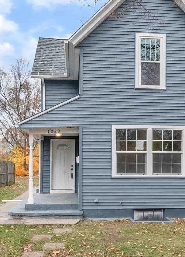 Foto principal - 1029 Sherman Ave