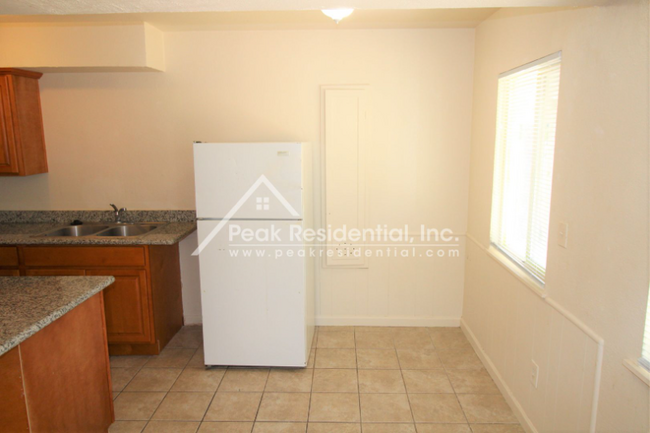 Foto del edificio - 3541 Del Paso Blvd