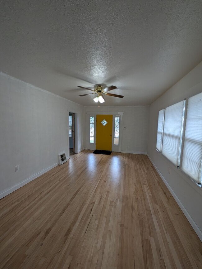 Foto del edificio - 1123 N Hayes Ave