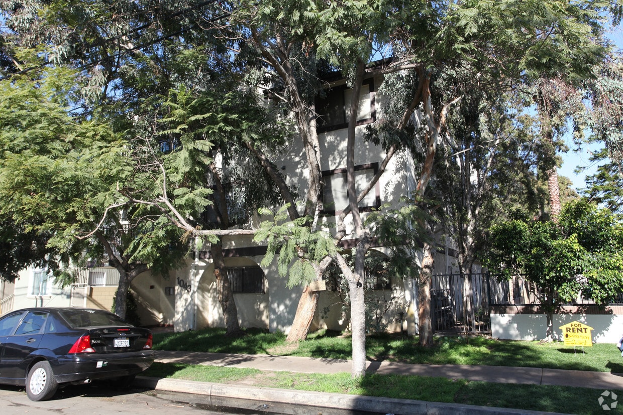 Building Photo - 1043 E 5th St