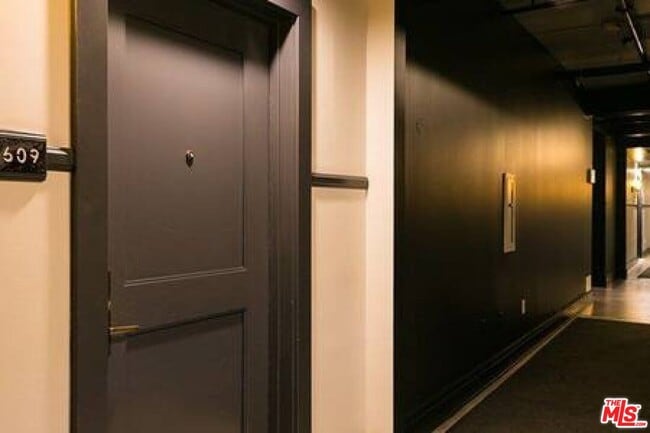 Foto del edificio - 460 S Spring St