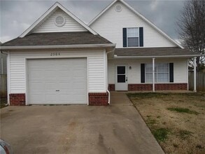 Building Photo - 2504 Parkcrest Dr