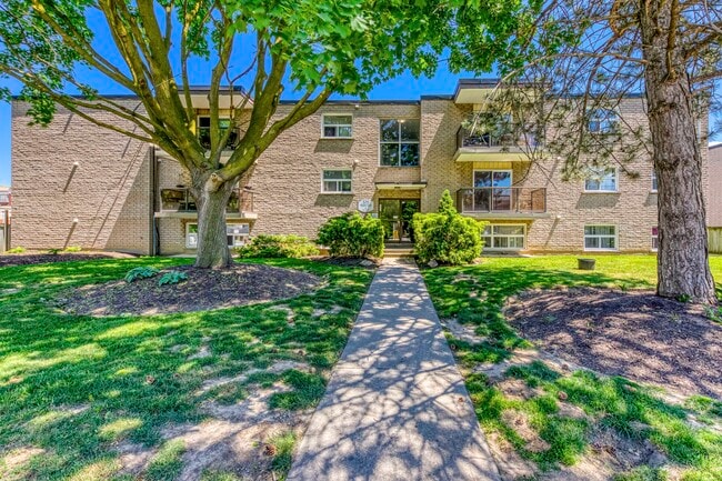 Building Photo - Henley &amp; Cypress Gardens Apartments