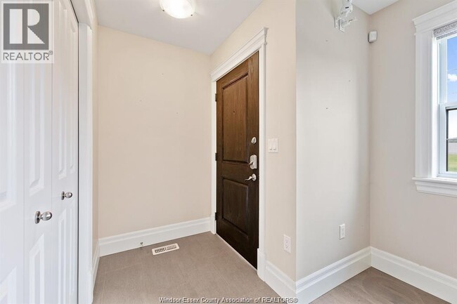 Photo du bâtiment - 8475 Wyandotte St E