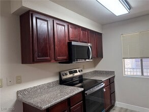 Building Photo - 4390 Sandy River Dr