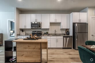 2BR, 2BA - 1064 SF - Birchway Perry Road