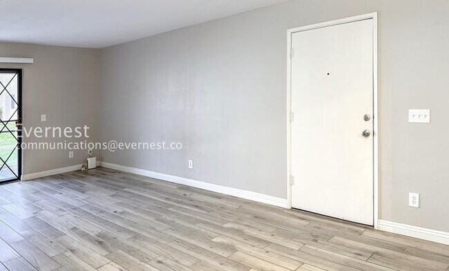 Foto del edificio - 1920 W Lindner Ave