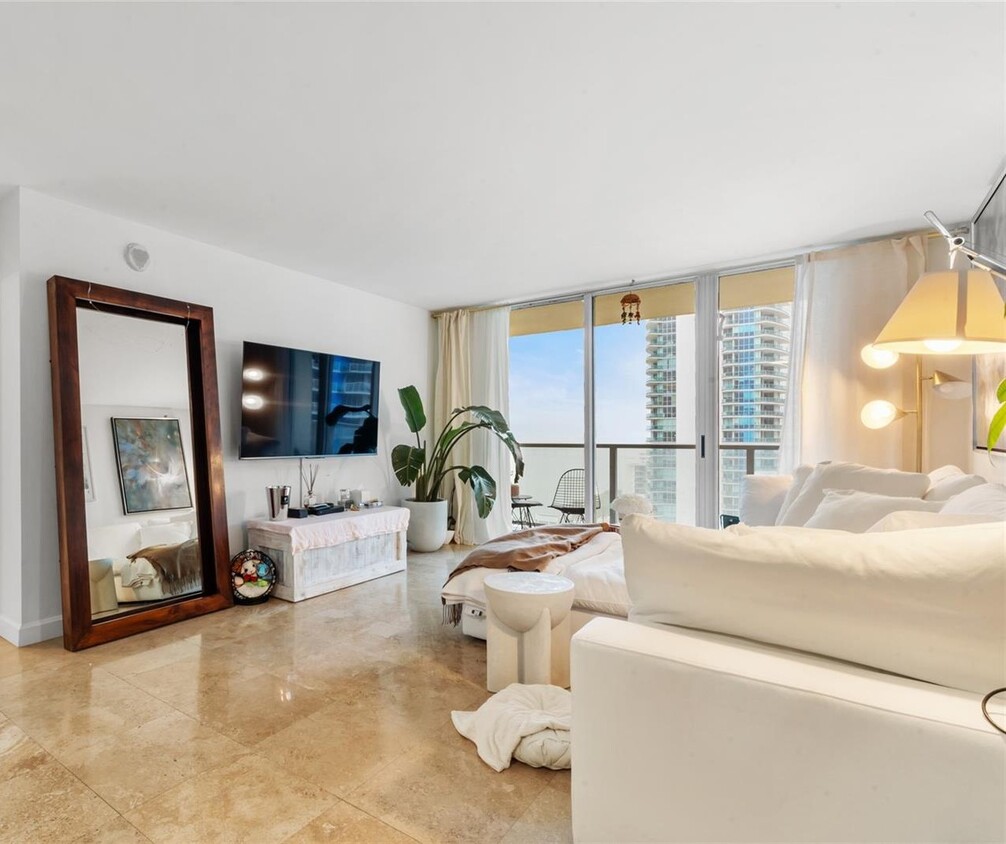 Foto principal - 1155 Brickell Bay Dr