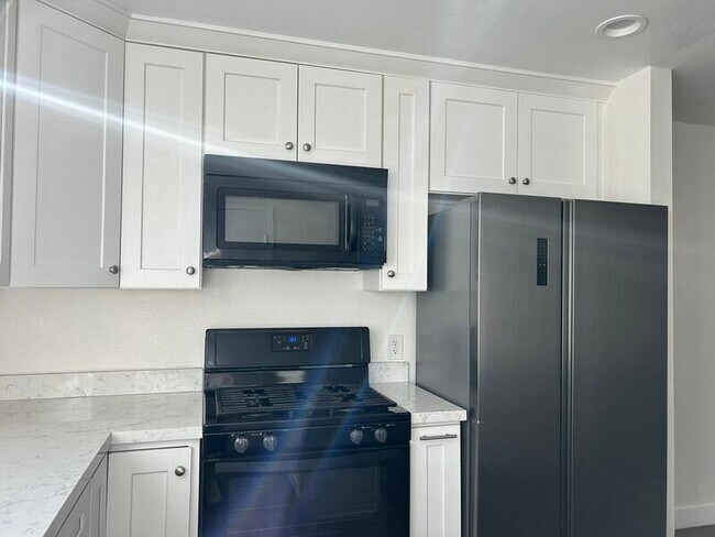 Foto del edificio - 619 S Kingsley Dr