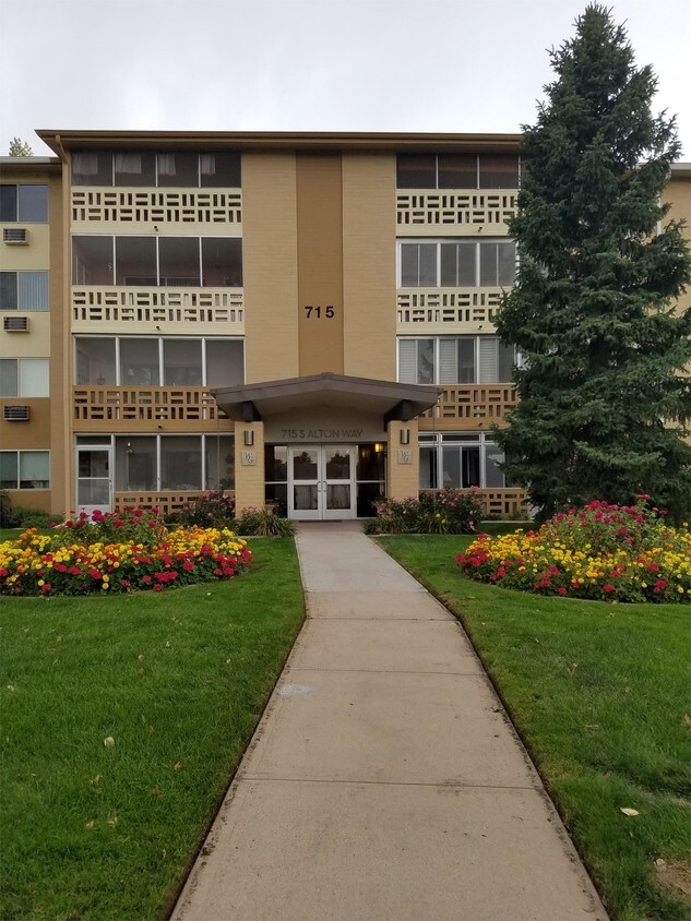 715 S Alton Way, Denver, CO 80247 Townhome Rentals in Denver CO