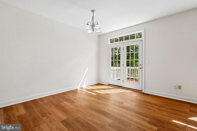Foto del edificio - 8028 Samuel Wallis St