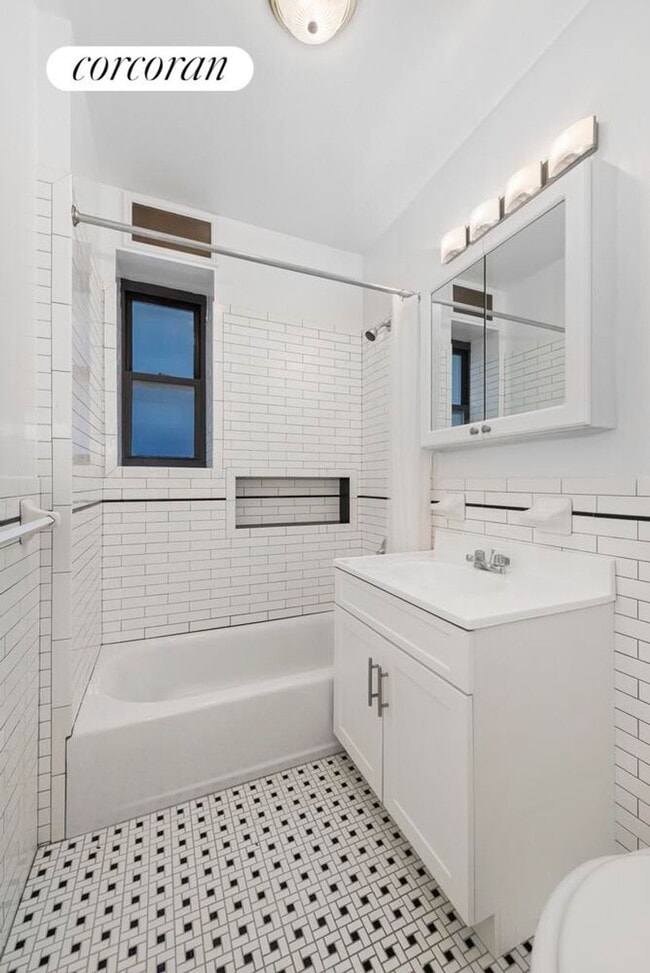 Building Photo - 114 W 16th St