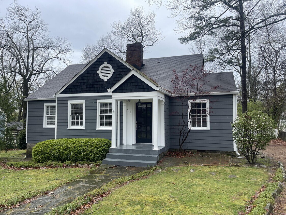 Foto principal - 911 Cherokee Ln