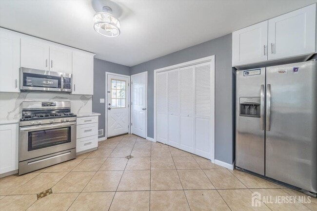Building Photo - 846 Voorhees Ave