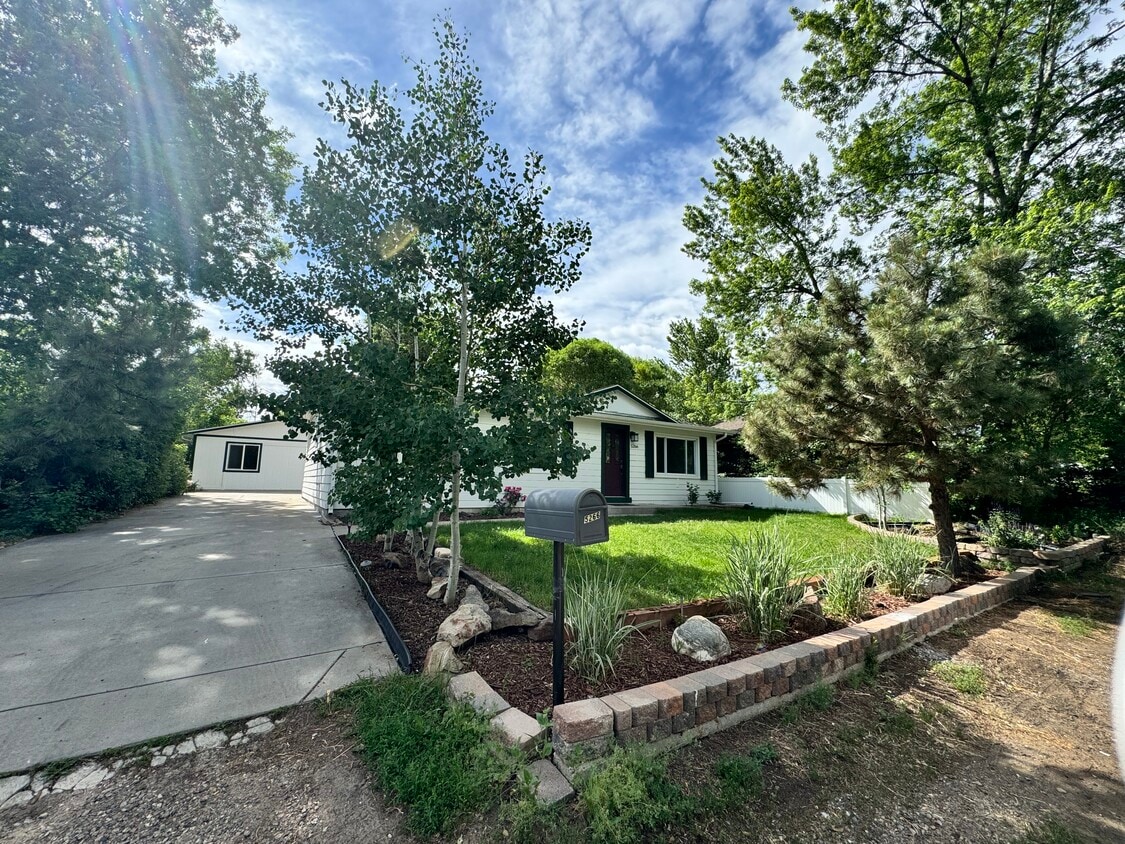 Primary Photo - 5266 Grove St