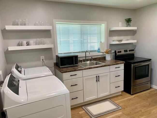 Foto del edificio - FURNISHED RENTAL