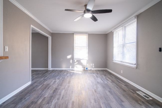 Photo - 2912 Glenwood Ave SE House