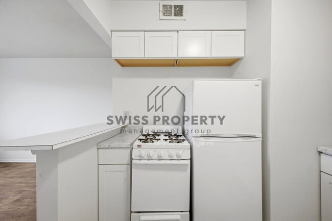 Building Photo - 544 Riverview Dr