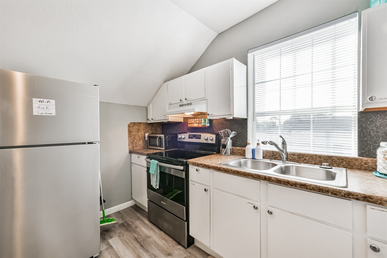 Foto principal - 2727 Avenue K