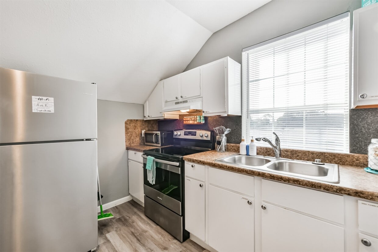 Primary Photo - 2727 Avenue K