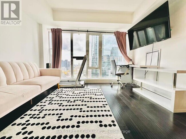 Building Photo - 210 Victoria St