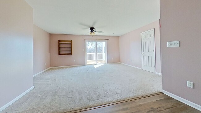Building Photo - 2nd floor Condo