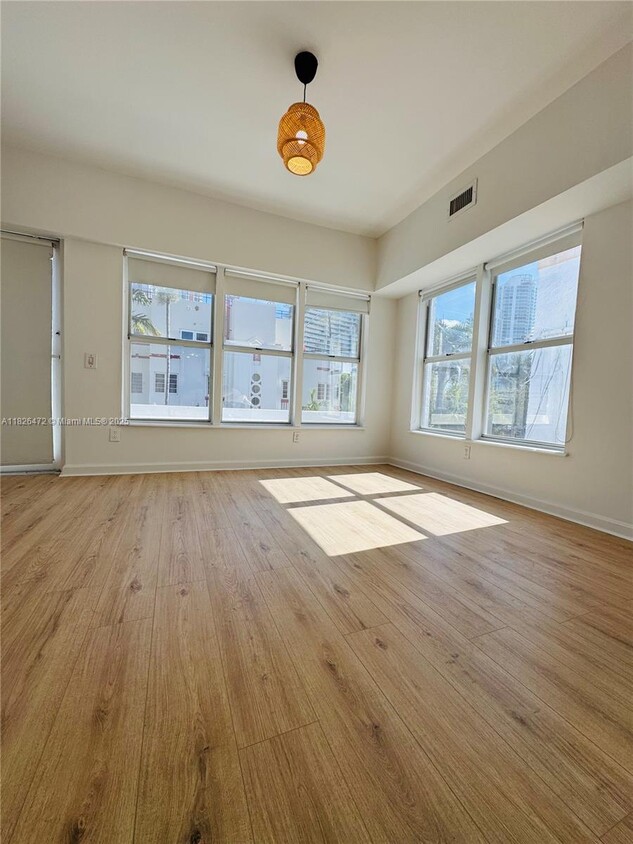 Primary Photo - 227 1st St