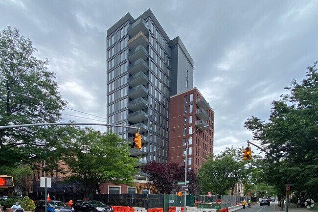 Building Photo - 347 Henry St