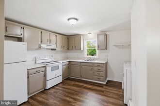 Building Photo - 1130 E Park Ave