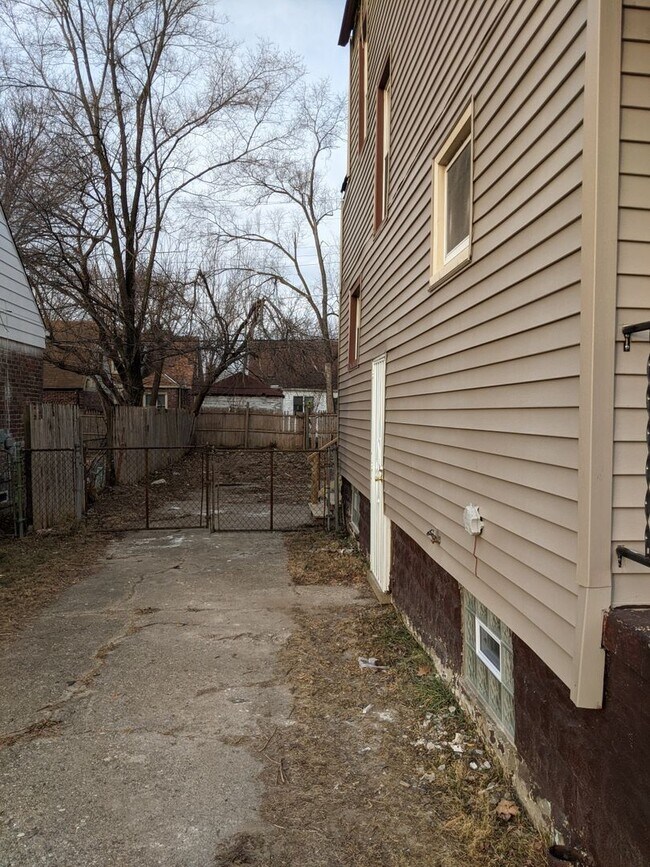 Building Photo - 16583 Archdale 3 BEDS & 1.5 BATH FOR  RENT!