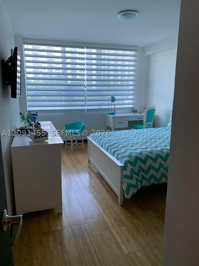 Foto del edificio - 1500 Bay Dr E