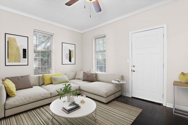 Building Photo - Adorable Two Bedroom House