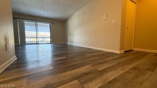 Foto del edificio - 1263 Lost Nation Rd