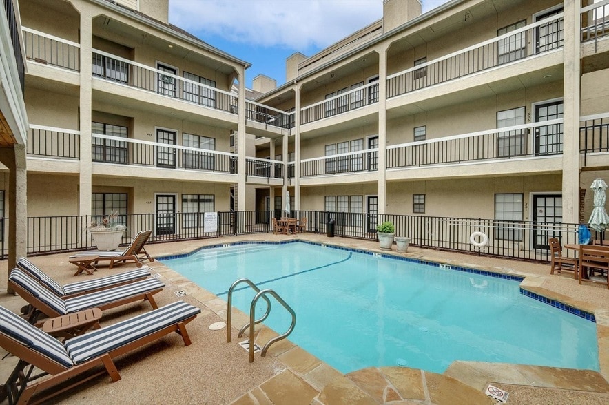 Photo - 4800 W Lovers Lane Unit