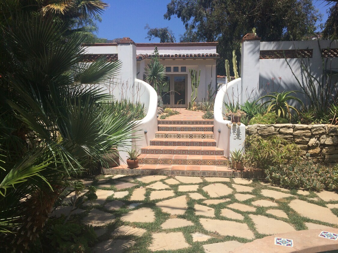 front and entry - 21967 Pacific Coast Hwy