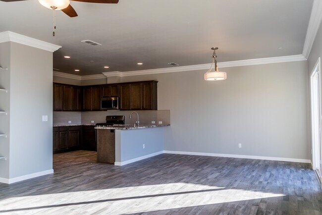 Building Photo - 2402 Calgary Pl