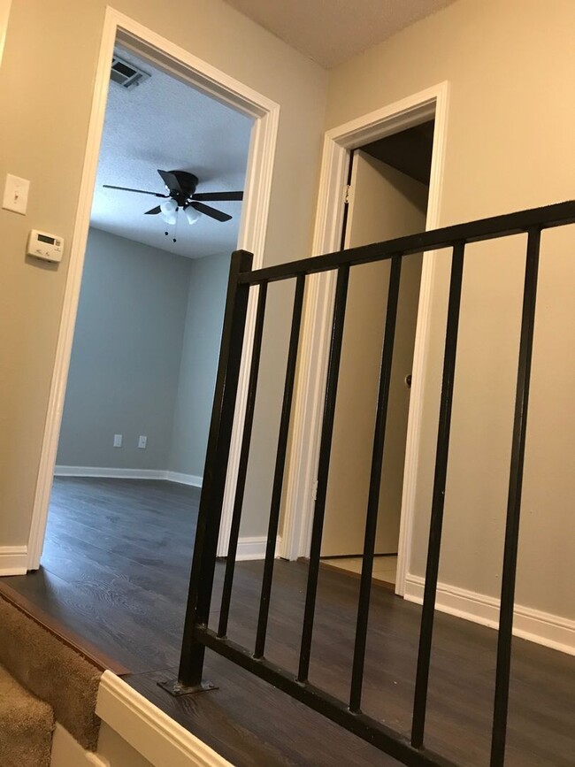 Foto del edificio - Great Townhouse on Robley Drive!