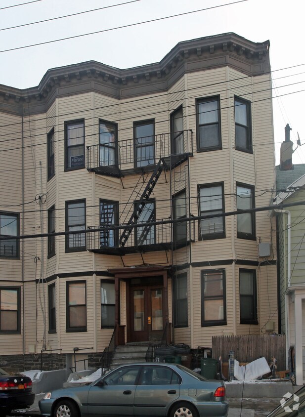Primary Photo - 43 N Bleeker St