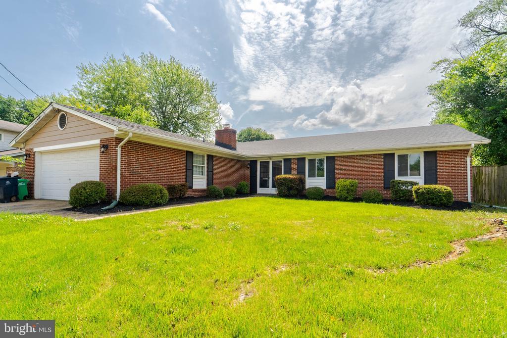 Foto principal - 7903 Esther Dr